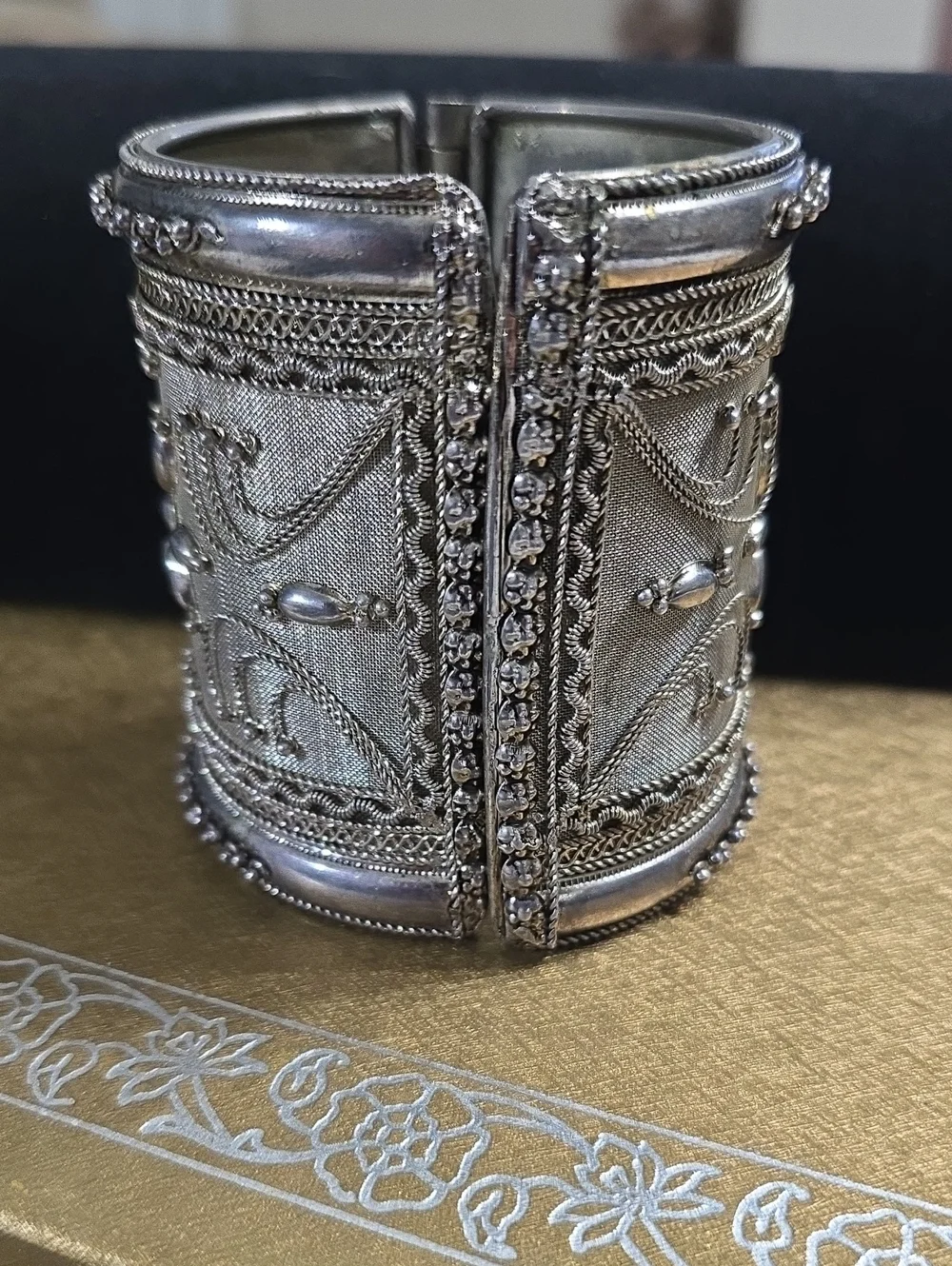 Vintage Ornate Tribal Etruscan Silver-Tone Floral Mesh Metal Wide Cuff Bracelet